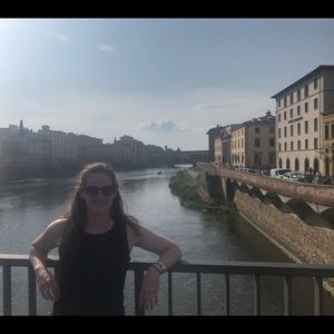 Meet your Posher, Lauren